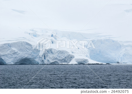 Antarctica in a cloudy day Antarctica in a cloudy day 26492075