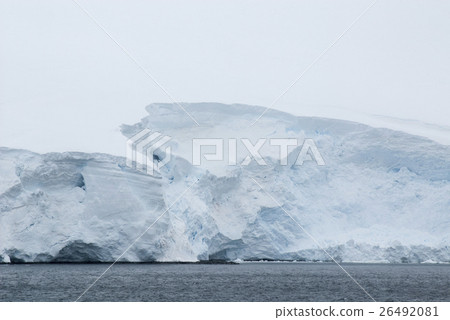 Antarctica in a cloudy day Antarctica in a cloudy day 26492081