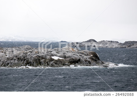 Antarctica in a cloudy day Antarctica in a cloudy day 26492088