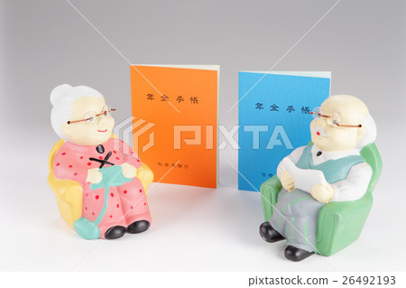 年長夫婦和退休金書籍富裕的退休金生活圖像 年長夫婦和退休金書籍富裕的退休金生活圖像 26492193