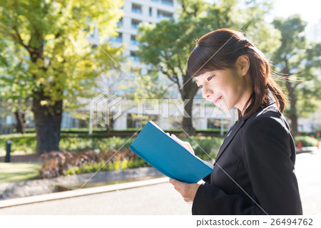 Business woman, turning around Business woman, turning around 26494762