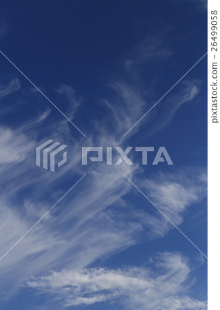 Natural weather clouds, white like a brush is beautiful. It seems to be a cloud that can be at the highest altitude Natural weather clouds, white like a brush is beautiful. It seems to be a cloud that can be at the highest altitude 26499058