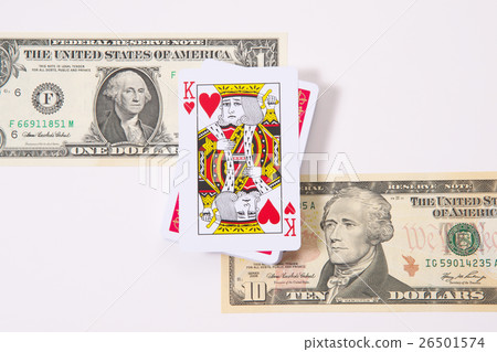 美元鈔票和卡片（心之王） 26501574