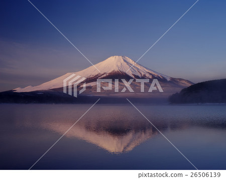 Severe winter Yamanakako morning 26506139