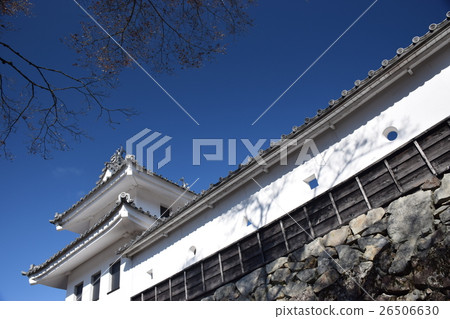Gujo Hachimanjo城堡（秋天）和岐阜晴朗的天空城堡牆壁 26506630