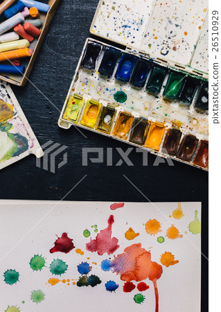 Crop view of watercolor palette and brushes Crop view of watercolor palette and brushes 26510929