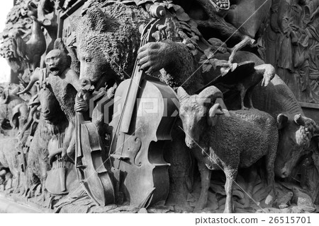 Monument to Ivan Krylov in the Summer Garden. Monument to Ivan Krylov in the Summer Garden. 26515701