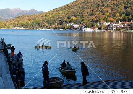 清澈湖中禪寺,釣魚碼頭,日光市,櫪木縣 清澈湖中禪寺,釣魚碼頭,日光市,櫪木縣 26519873