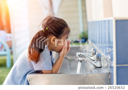 asian girl watching face 26520632