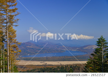 [Yamanashi Prefecture] Lake Yamanaka seen from Takizawa Forest Road in autumn colors 26521517