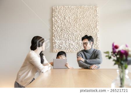 Parents relaxing indoors 26521721