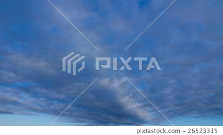 Sky and clouds in the morning of November (exaggerated by retouching 16: 9) 26523315