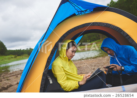 Checking photos 26528654