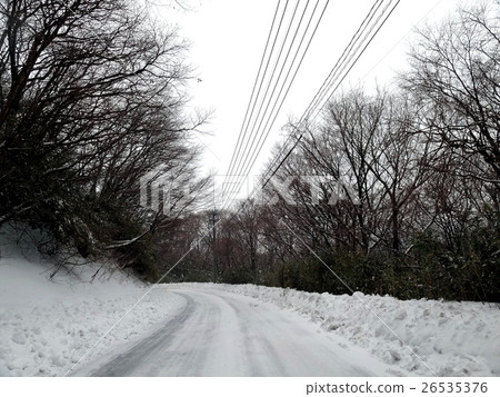 Snow-covered road  26535376