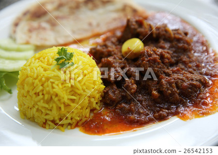 Curry pork with rice , Hinlay curry 26542153