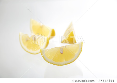 Lemon isolated in white background 26542154