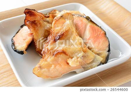 Salt-grilled salmon salmon 26544600