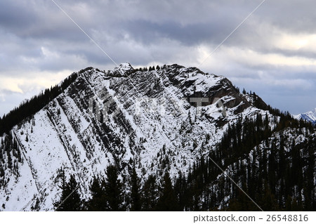 聳立高山 26548816