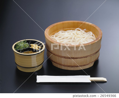 Fried udon noodles with condiments 26549366