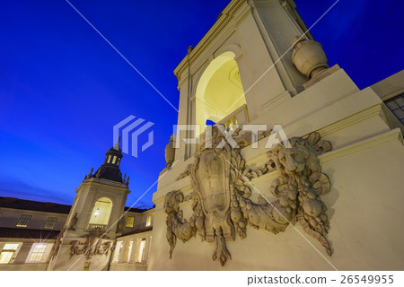 在加利福尼亞州洛杉磯美麗的帕薩迪納市政廳晚上景緻 在加利福尼亞州洛杉磯美麗的帕薩迪納市政廳晚上景緻 26549955