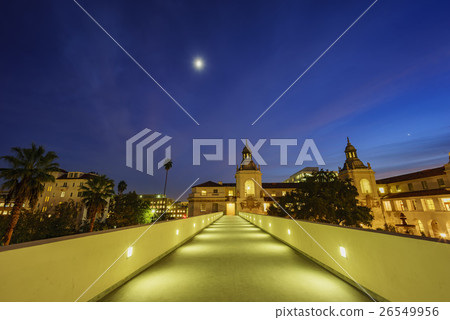 在加利福尼亞州洛杉磯美麗的帕薩迪納市政廳晚上景緻 26549956