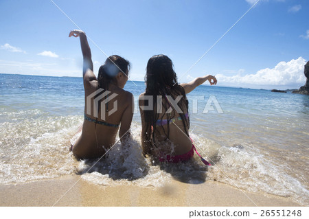 Friends who enjoy the resort Friends who enjoy the resort 26551248