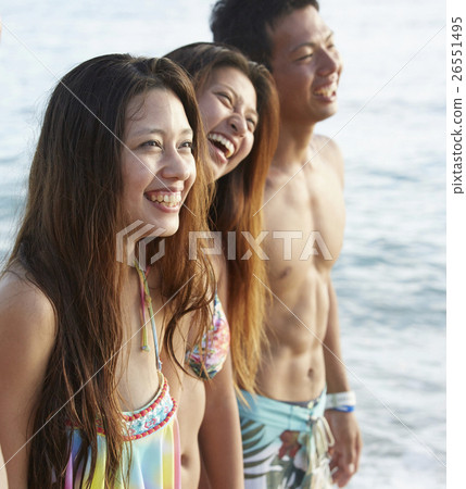 Friends who enjoy the resort 26551495