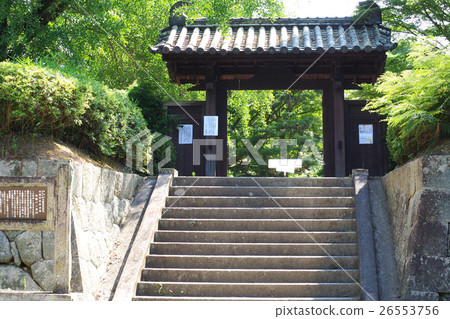 The entrance gate of Sakura Matsukaku in Matsusaka castle The entrance gate of Sakura Matsukaku in Matsusaka castle 26553756