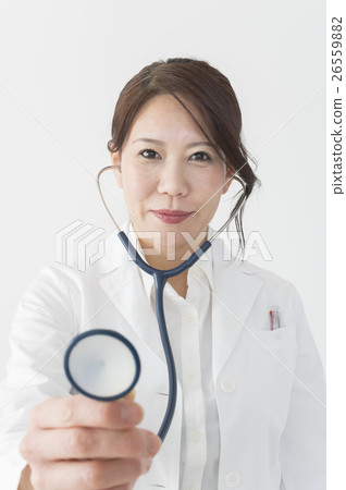 Middle female doctor who gives stethoscope 26559882