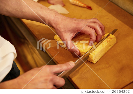 處理生魚片的工匠的手 26564202