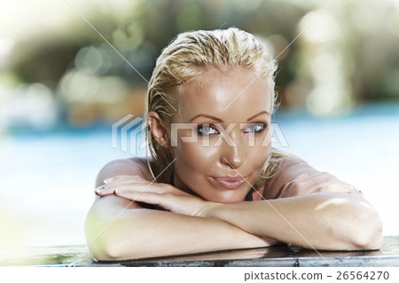 swim swim 26564270