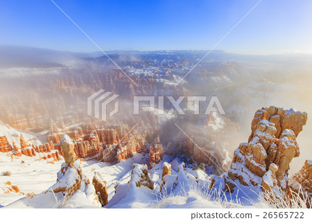 布賴斯峽谷國家公園啟發點 (Inspiration Point) 漂亮的雪景 布賴斯峽谷國家公園啟發點 (Inspiration Point) 漂亮的雪景 26565722