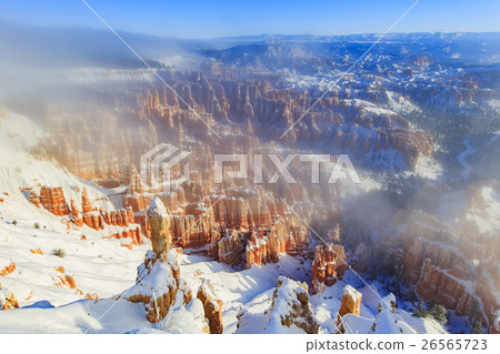 布賴斯峽谷國家公園啟發點 (Inspiration Point) 漂亮的雪景 布賴斯峽谷國家公園啟發點 (Inspiration Point) 漂亮的雪景 26565723