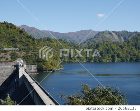 國道352號越後 高速公路大山銀山平坦的塔達米大壩 照片素材 圖片 圖庫