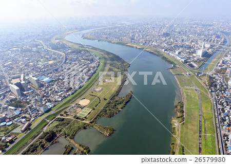 Yodogawa鳥瞰圖在Kadoma市附近的 Yodogawa鳥瞰圖在Kadoma市附近的 26579980