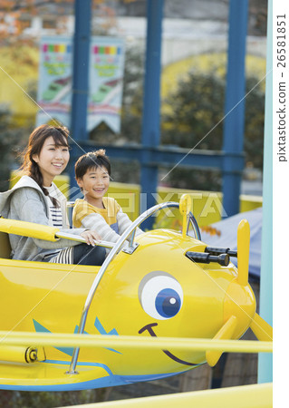 amusement park  26581851