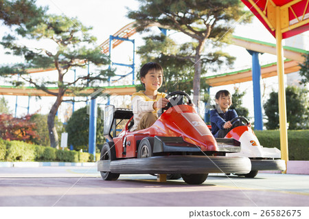 amusement park  26582675