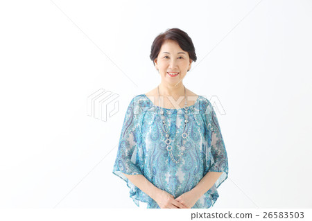Middle female portrait 26583503