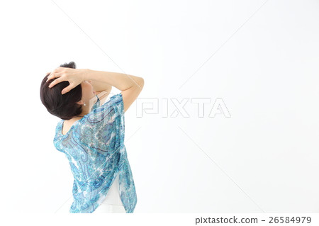 Annoyed middle woman Annoyed middle woman 26584979