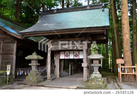 Nagano Suwa Taisha Shrine Shonomiya entrance gate (2016.10) 26585126