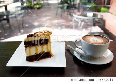 Banoffee pie cakes with coffee latte art Banoffee pie cakes with coffee latte art 26589014