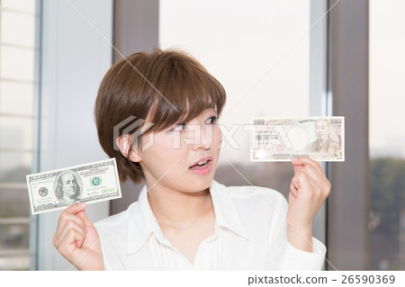 拿著票據的婦女 拿著票據的婦女 26590369