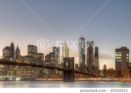 New York skyline with Brooklyn Bridge 26592622