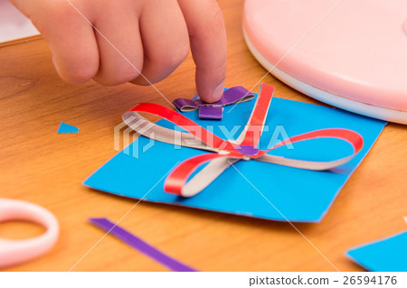 The child sticks to the bow Crafts for mom, close up The child sticks to the bow Crafts for mom, close up 26594176