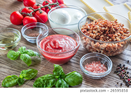 Ingredients for lasagne 26595858