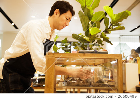 Clerk Salesperson male staff miscellaneous goods select shop photography cooperation: TENOHA DAIKANYAMA Clerk Salesperson male staff miscellaneous goods select shop photography cooperation: TENOHA DAIKANYAMA 26600499