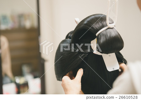bunkin takashimada, bridal high topknot, trying on 26610528