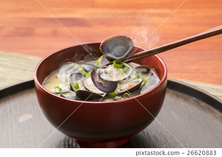 Shijimino miso soup 26620883