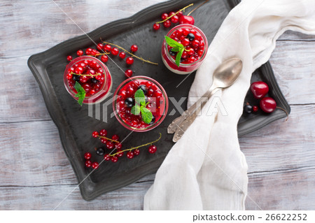 Berry and chia seeds smoothies Berry and chia seeds smoothies 26622252