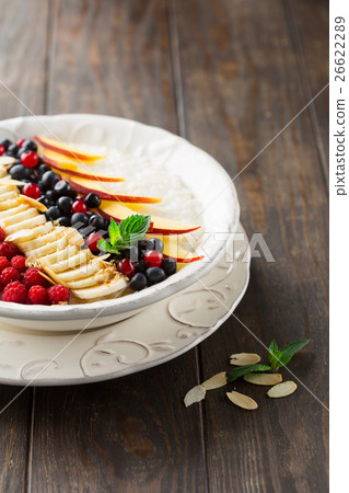 Rice pudding with fresh fruits Rice pudding with fresh fruits 26622289